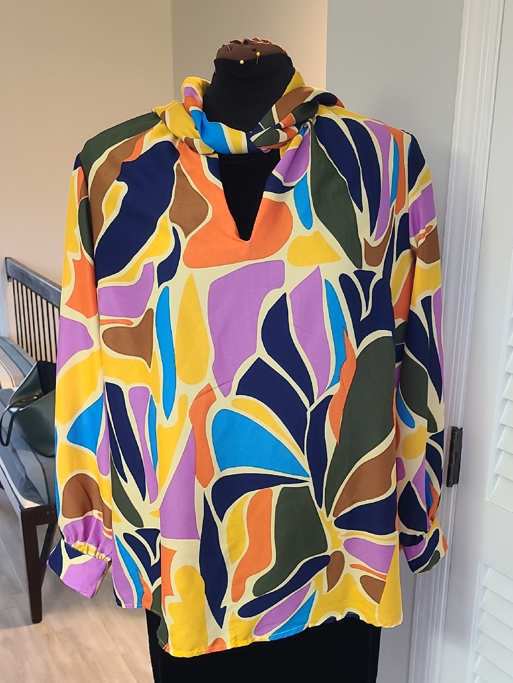 Women’s Multicolor Abstract Print Long-Sleeve Top